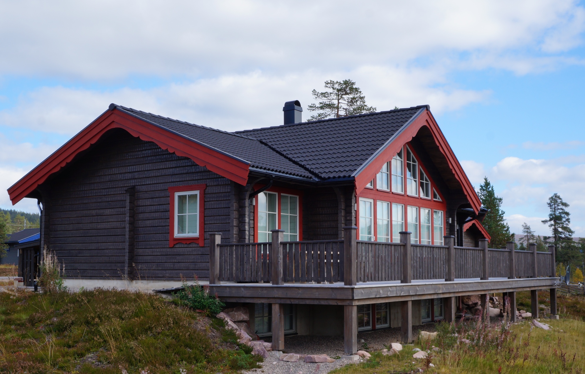 Timmerhus med röda vindskivor | Larssons Hus
